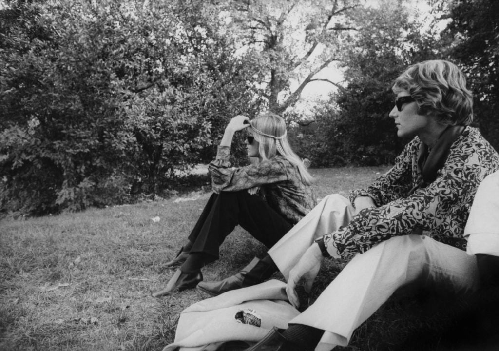 Saint Laurent and Betty Catroux sitting in Central Park in 1968. Photo courtesy Getty Images.