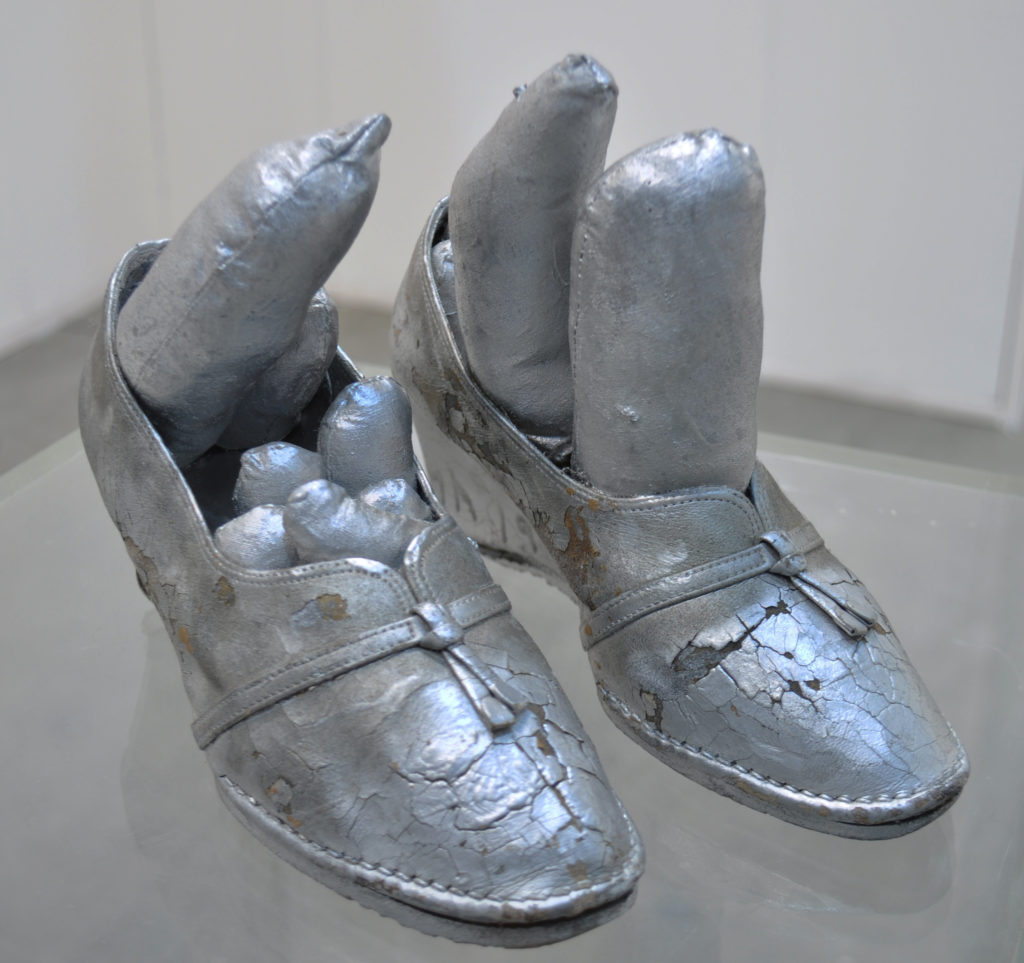 Yayoi Kusama, Silver Shoes (1976). Courtesy of Art Share. 