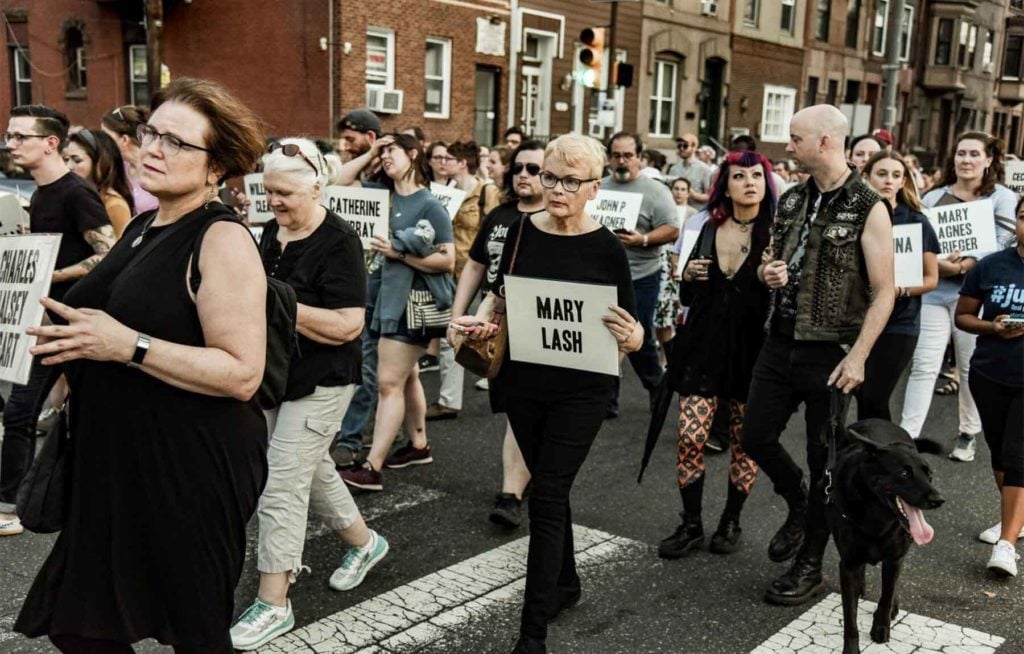 Un défilé en l'honneur des victimes de la grippe espagnole à Philadelphie, septembre 2019. © Explosion Theory.  Photo: Tivern Turnbull.