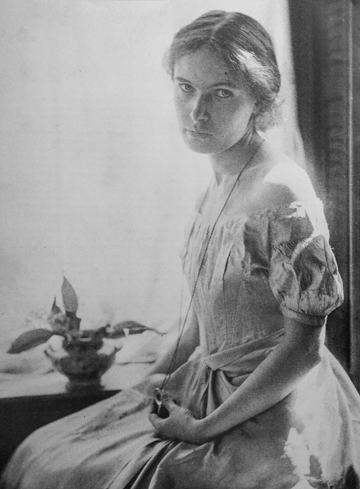A portrait of Agnes Pelton. Photo: Alice Boughton. 