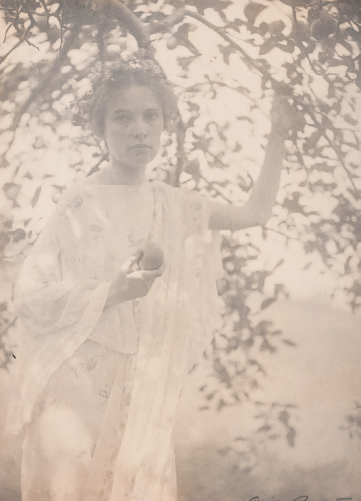 A portrait of Agnes Pelton. Photo: Alice Boughton.