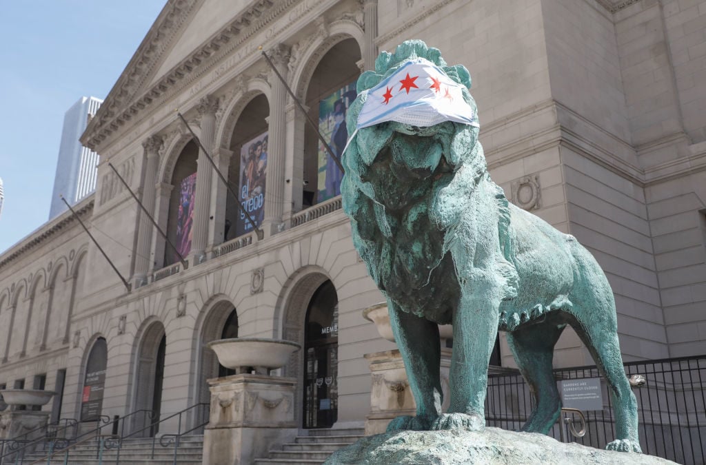 The lion statue with a mask in front of the Art Institute of Chicago in Chicago, Illinois. Photo: Joel Lerner/Xinhua via Getty) (Xinhua/ via Getty Images.