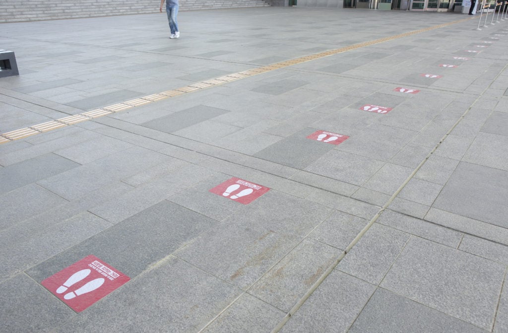 Markers show visitors where to stand for social distancing in Seoul. Photo by Jong Hyun Kim/Anadolu Agency via Getty Images.