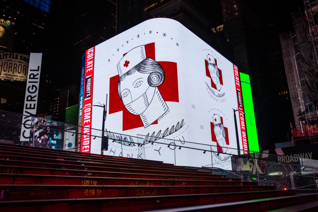 Tra le notizie dal mondo dell'arte di questa settimana, le opere proiettate sui maxischermi cittadini per ringraziare i lavoratori e le lavoratrici essenziali. Duke Riley è uno degli artisti che partecipa a “Messages for the City.” (Courtesy of Times Square Arts)