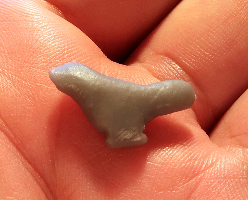 A 3-D print of the 13,500-year-old miniature bird figurine discovered at Lingjing (Henan Province, China). Photo courtesy of Francesco d’Errico and Luc Doyon.