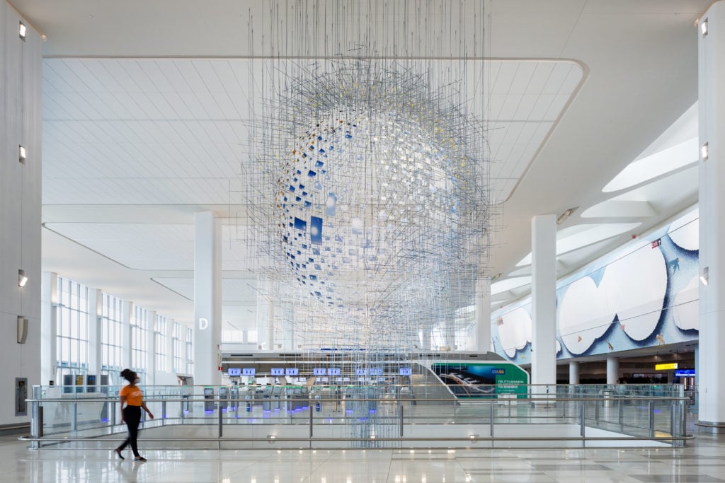 Sarah Sze, <em>Shorter than the Day</em> (2020). Commissioned by LaGuardia Gateway Partners in partnership with Public Art Fund for LaGuardia Airport’s Terminal B. Photo by Nicholas Knight, courtesy of the artist; LaGuardia Gateway Partners; Public Art Fund, NY. ©Sarah Sze.