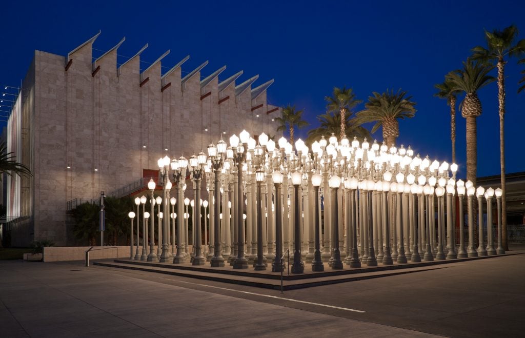 Chris Burden, <i>Urban Light</i> (2008), at the Los Angeles County Museum of Art. Photo photo by Museum Associates/LACMA, ©Chris Burden/licensed by the Chris Burden Estate and Artists Rights Society (ARS), New York.