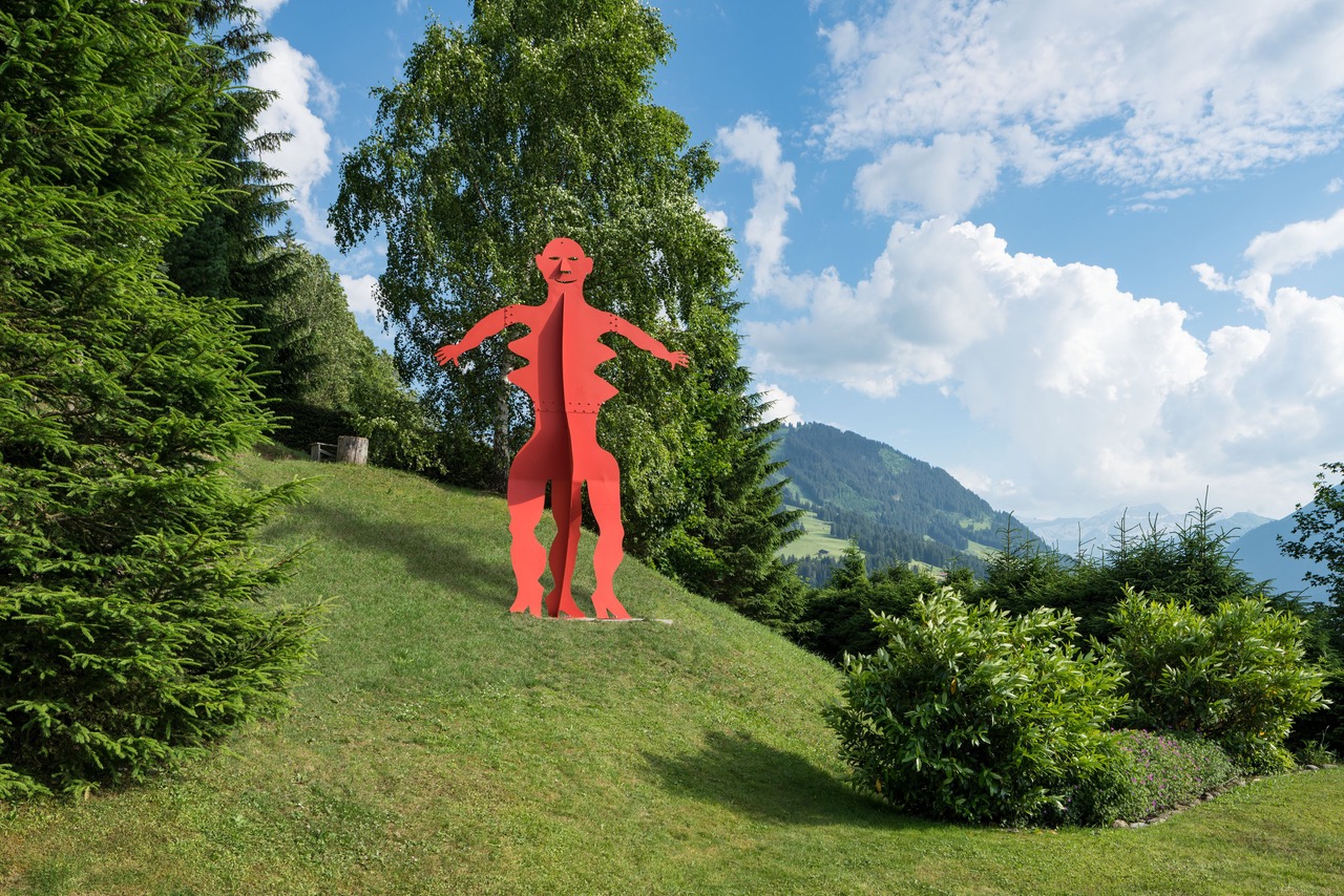 Alexander Calder, Untitled (1976). Installation view, Gstaad, Switzerland. © 2020 Calder Foundation, New York / Artists Rights Society (ARS), New York. Photo: Jon Etter