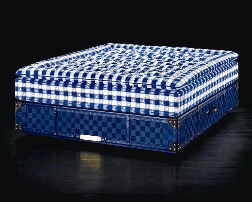 atleet vervagen voorbeeld The Bed Should Be A Masterpiece': A Former Gallery Director On Why These  $10,000+ Swedish Beds Are Captivating Collectors