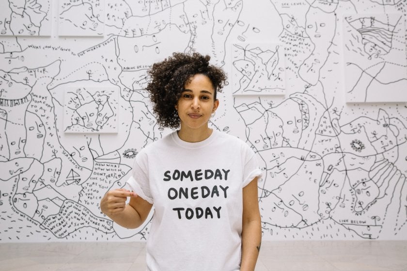 Shantell Martin with the site-specific mural she created for the 2017 exhibition 