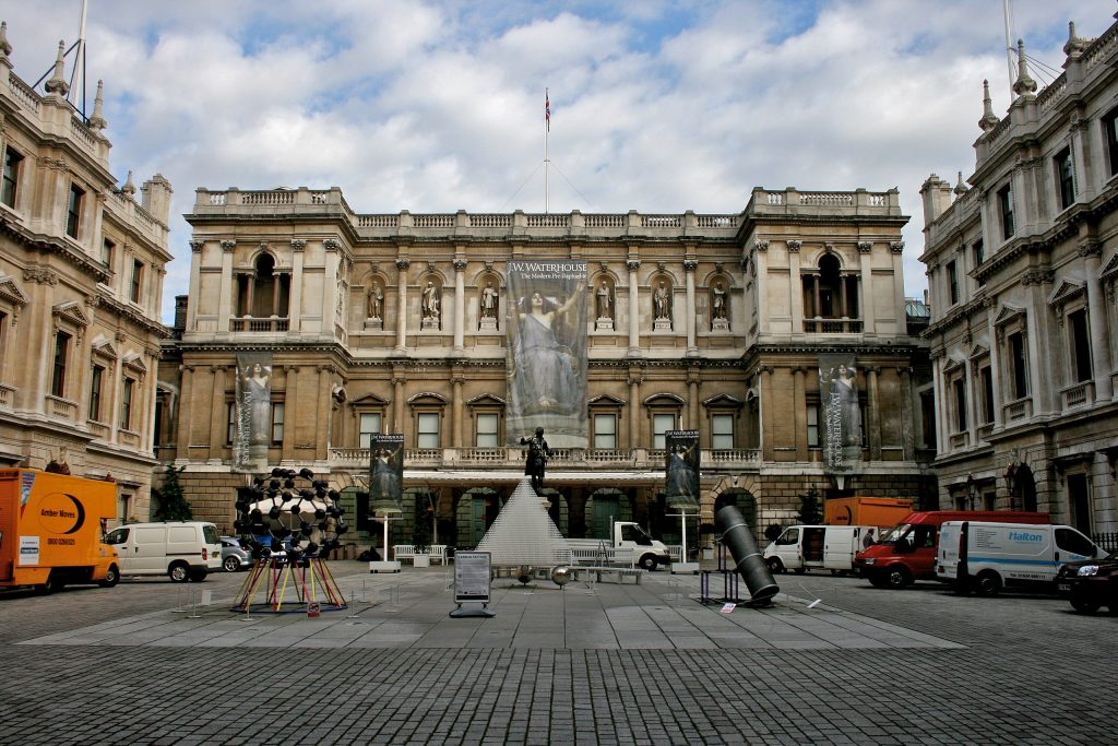 Royal Academy of Arts, London. Photo by Mike Peel, Creative Commons Attribution-Share Alike 4.0 International license.