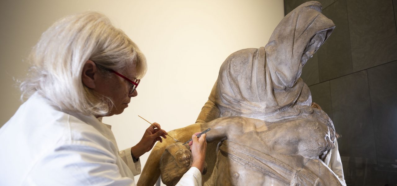 Restoration of Michelangelo's Bandini Pietà at the Museo dell'Opera del Duomo in Florence. Photo by Claudio Giovannini/CGE, courtesy of the Opera di Santa Maria del Fiore.