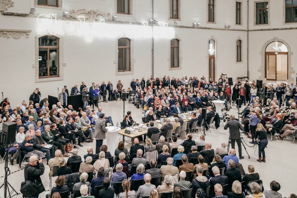 Panel discussion on how to handle East German art in the museum, a part of the talk series "We Need to Talk" in 2017. Courtesy Albertinum.