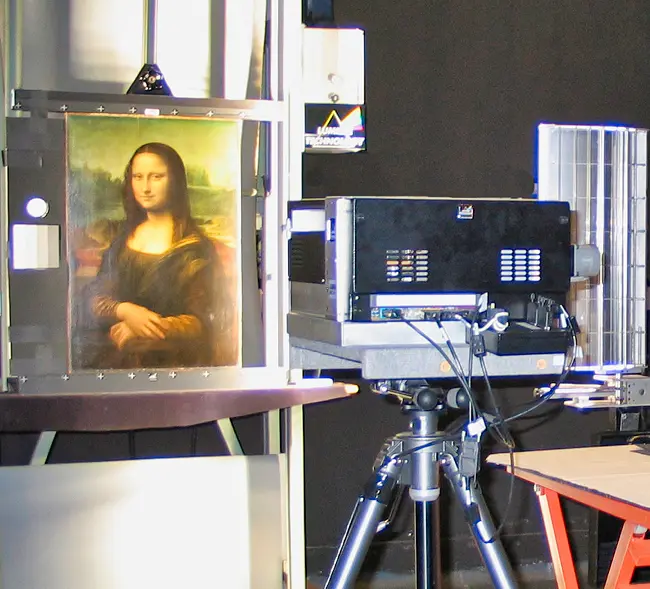 Leonardo da Vinci's <em>Mona Lisa</em> (1503–17) being photographed at the Louvre using the Lumiere Technology camera. Photo courtesy of Pascal Cotte.