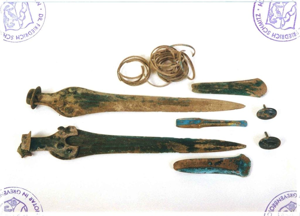 Bronze Age swords, axes and bracelets, supposedly found together with the Nebra sky disc. Photo by Hildegard Burri-Bayer, courteys of the Landesmuseum für Vorgeschichte (State Museum for Prehistory) in Halle, Germany. 
