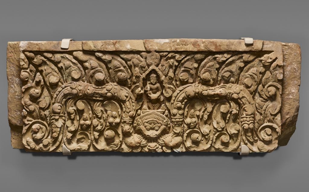 A Lintel from the Nong Hong temple in Thailand, 1000-1080. © The Asian Art Museum.