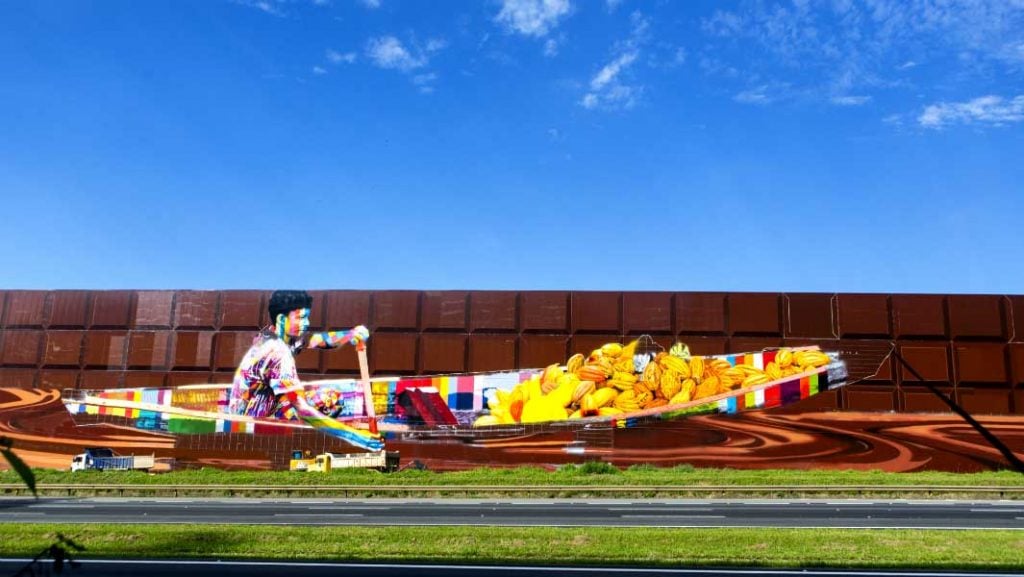 Eduardo Kobra's record-setting spray paint mural at Cacua Show Headquarters. Photo courtesy of Guinness World Records. 