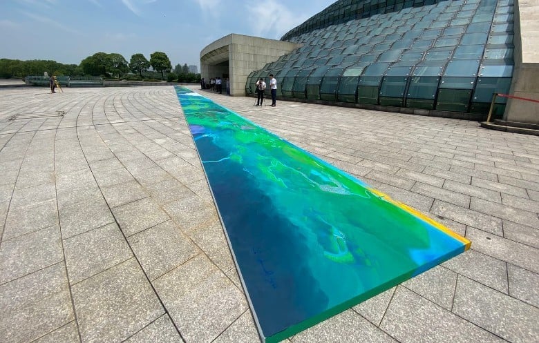 The National Water Museum of China and Li Hangyu set the record for largest professional oil painting by a single artist. Photo courtesy of Guinness World Records.