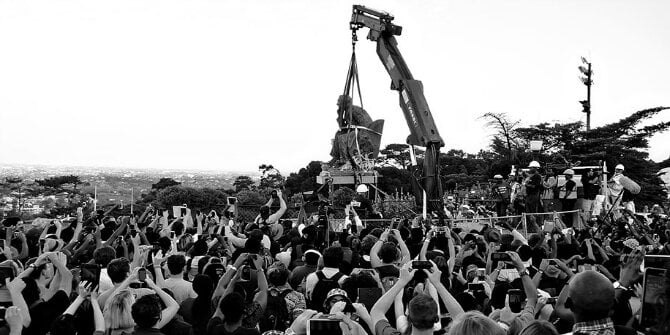Removal of the statue of Cecil Rhodes by sculptor Marion Walgate from the campus of the University of Cape Town, 9 April 2015. Photo by Desmond Bowles.