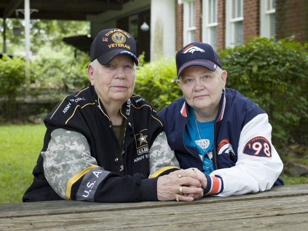 Jess T. Dugan, <i>Hank, 76, and Samm, 67, North Little Rock, AR</i> (2015). Courtesy of the artist and the Minneapolis Institute of Art.