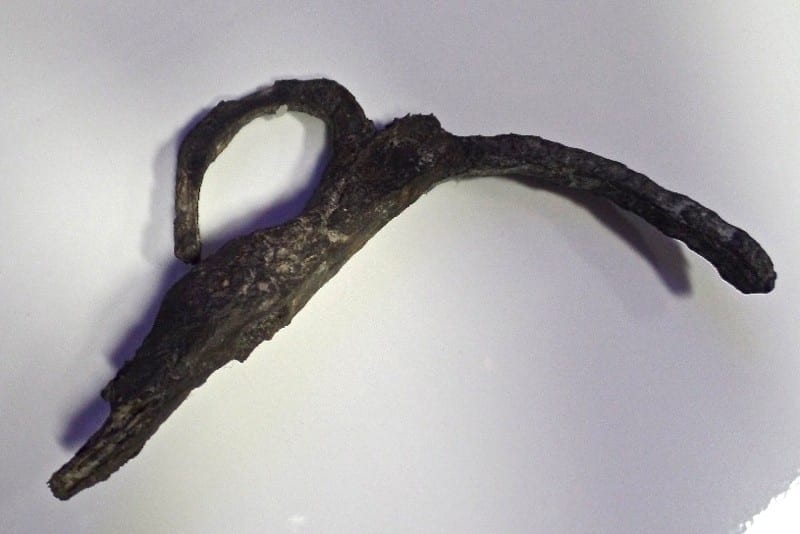 A partial handle of an Elizabethan rapier found on Hatteras Island. Croatoan Archeological Society.
