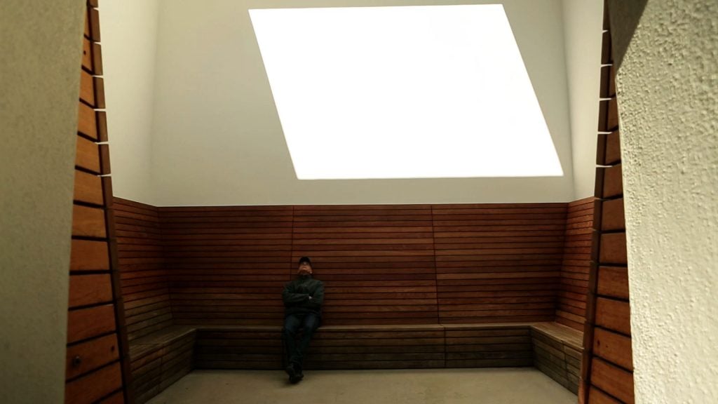 Production still from the Art21 "Extended Play" film, "James Turrell: 'Second Meeting.'" © Art21, Inc. 2013.