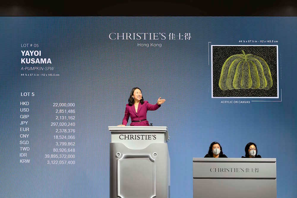 Elain Kwok on the rostrum during the Hong Kong portion of Christie's December 2 relay sale. Image courtesy Christie's.