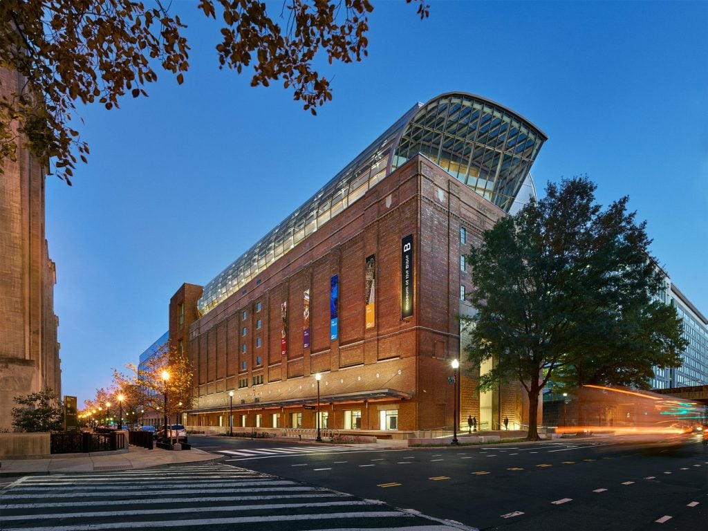 Exterior evening view of Museum of the Bible from the corner of 4th Street SW and D Street SW in Washington, D.C.© Museum of the Bible, 2016.