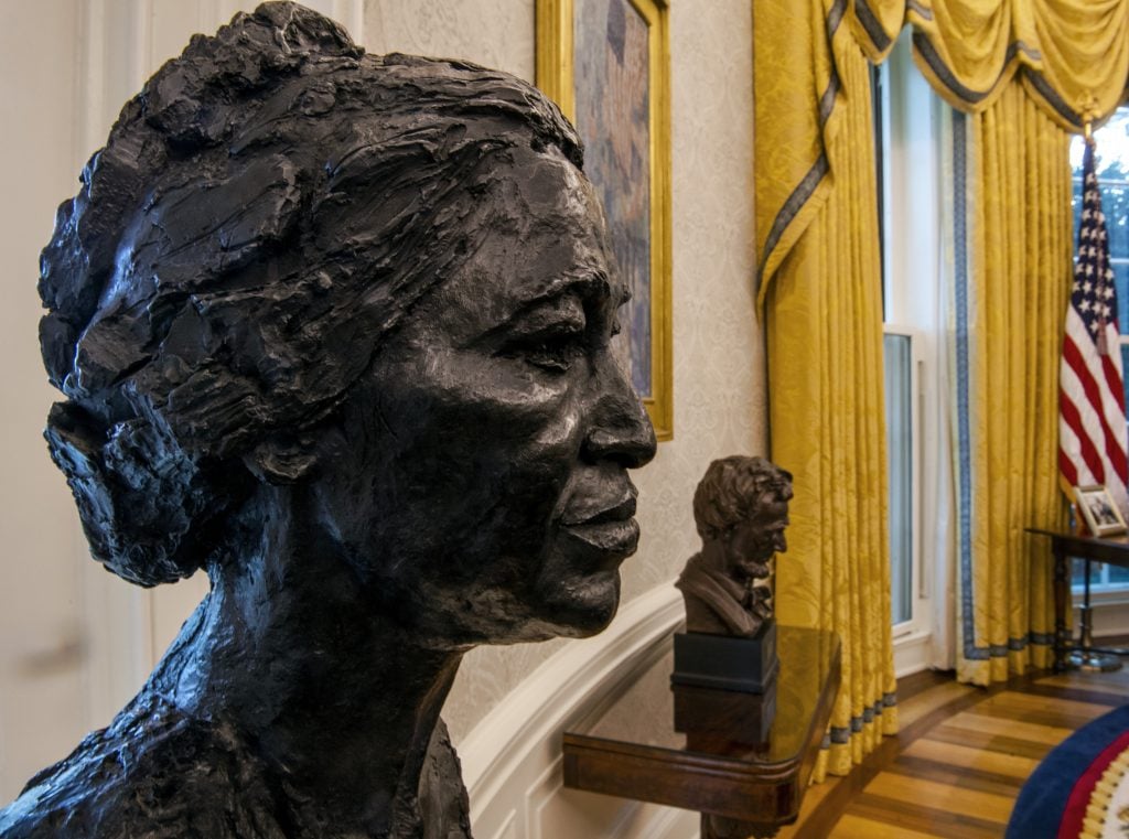 A sculpted bust of Rosa Parks, foreground, by Artis Lane, and Abraham Lincoln, right, on a table seen during an early preview of the redesigned Oval Office awaiting President Joseph Biden at the White House in Washington, DC. Photo by Bill O'Leary/the Washington Post via Getty Images.