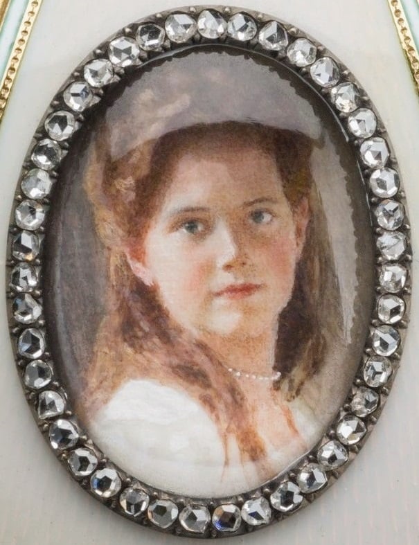 Court miniaturist Valery Zuev’s Maria medallion for Fabergé’s Fifteenth Anniversary Egg of 1911. Courtesy the Fabergé Museum, Saint Petersburg.