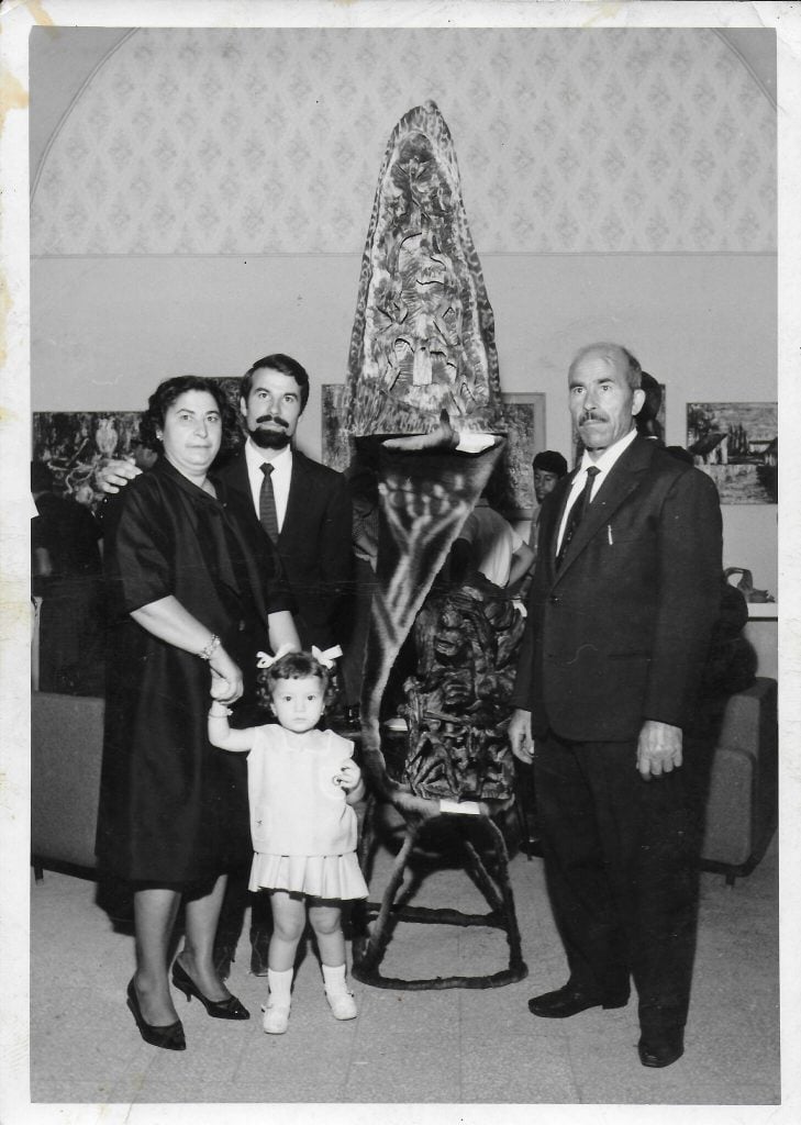 Arturo Di Modica, second from left, with his mother, niece, and father. Photo courtesy of the Arturo Di Modica Photo Archive