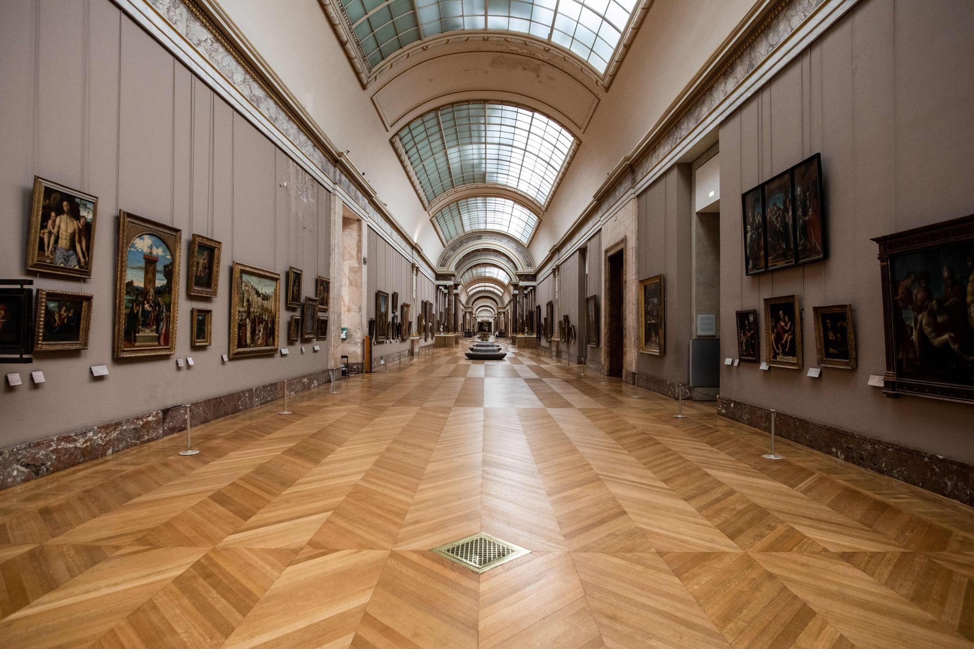 In Pictures: See Inside the Empty Louvre, Where Conservators Are ...