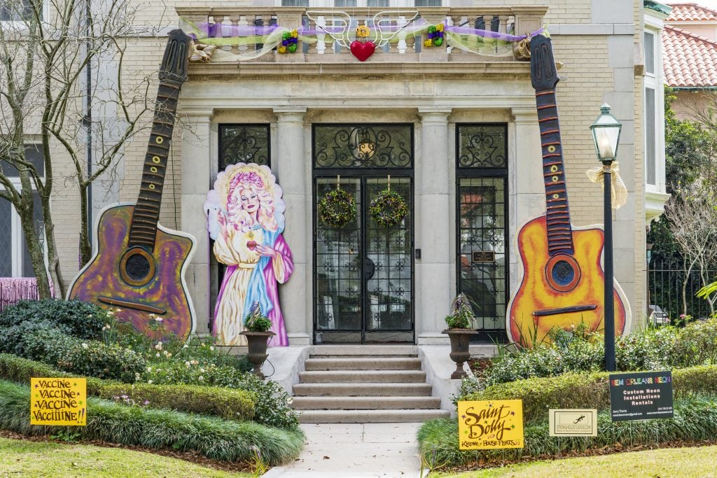 A motif in honor of Dolly Parton on a Mardi Gras house float in New Orleans. Photo by Erika Goldring/Getty Images.
