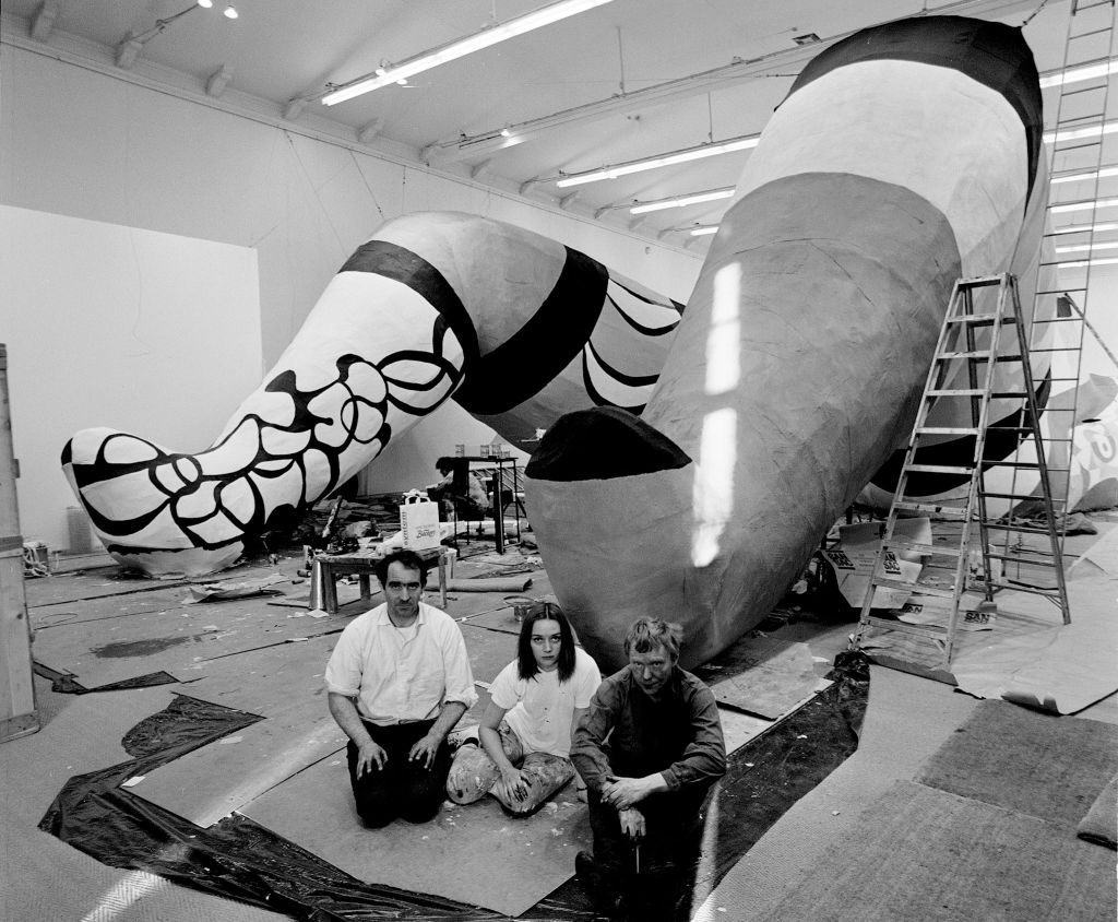 Sculptor Niki de Saint-Phalle (C) with fellow artists Jean Tinguely (L) and Per Olof Ultvedt (R) during the construction of their giant sculpture <i>She-a cathedral</i> at the Museum of Modern Art in Stockholm. Photo: Hans Erixon/Scanpix Sweden/AFP Photo via Getty Images.