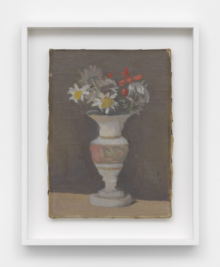 Giorgio Morandi, Fiori (Flowers) (1947). © Artists Rights Society (ARS), New York/SIAE, Rome. Courtesy David Zwirner.