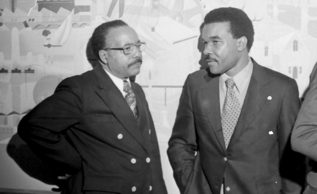 <em>Chicago Defender</em> publisher John H Sengstacke [right] stands next to professor David Driskell of Fisk University as they attend the "Black Esthetics" show held at the Museum of Science and Industry, Chicago, 1974. (Photo by Robert Abbott Sengstacke/Getty Images)