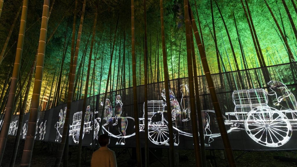 teamLab, <i>Walk, Walk, Walk - Moso Bamboo Forest </i> (2021). © teamLab. Digital Installation, Endless, Sound: Hideaki Takahashi, Voices: Yutaka Fukuoka, Yumiko Tanaka.