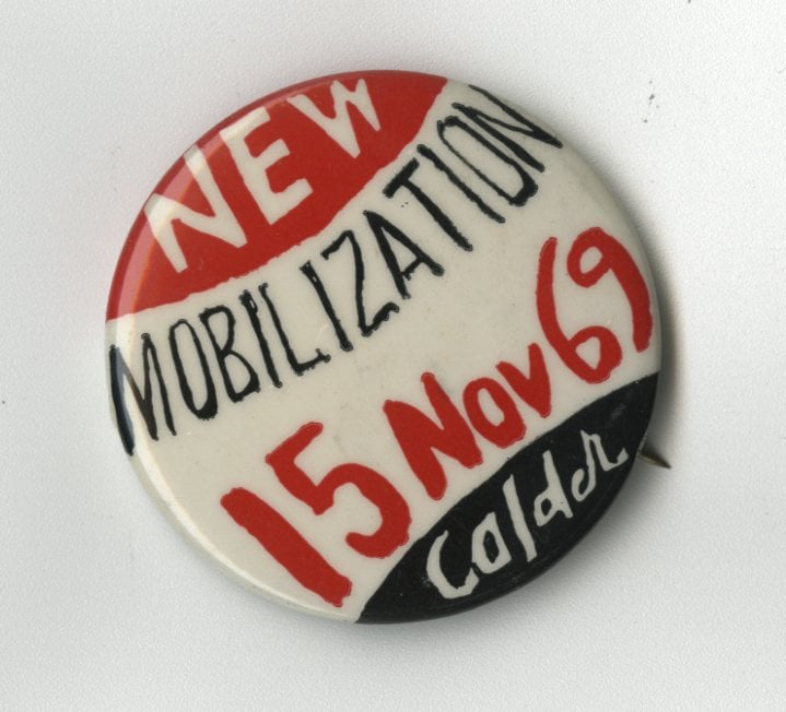 New Mobilization Button, 1969. Made for the peaceful demonstration “National Mobilization to End the War” in Washington, D.C., on 15 November 1969. © 2021 Calder Foundation, New York / Artists Rights Society (ARS), New York.