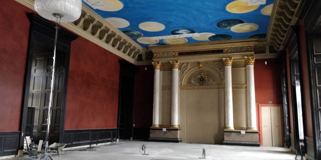 A photograph of the Salle des Bronzes with the initial redecoration in progress. 