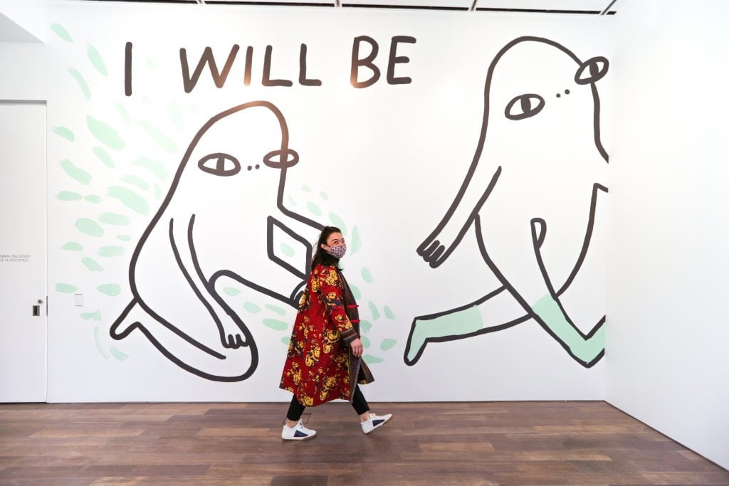 Artist Chanel Miller with her mural, <I>I was, I am, I will be</I> installation 2020 ©Asian Art Museum.