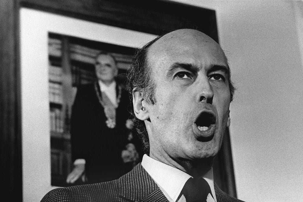 Presidential candidate Valéry Giscard d'Estaing speaks in front of the official portrait of President Georges Pompidou in Chamalières on May 9, 1974 as part of the election campaign. Photo: AFP via Getty Images.