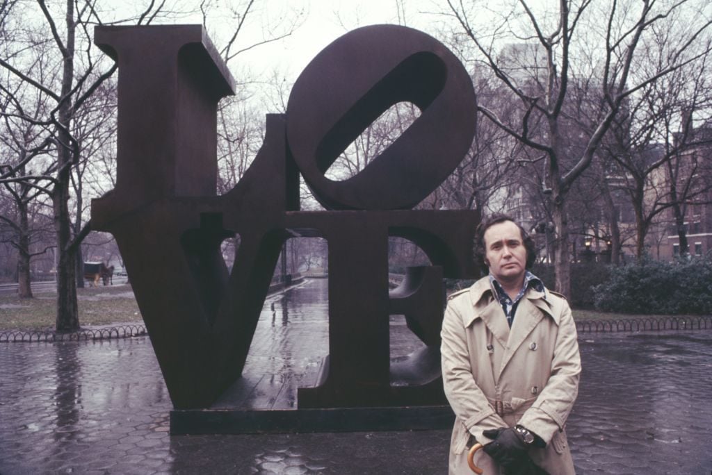 Robert Indiana with his LOVE sculpture in Central Park, New York City in 1971. (Photo by Jack Mitchell/Getty Images)