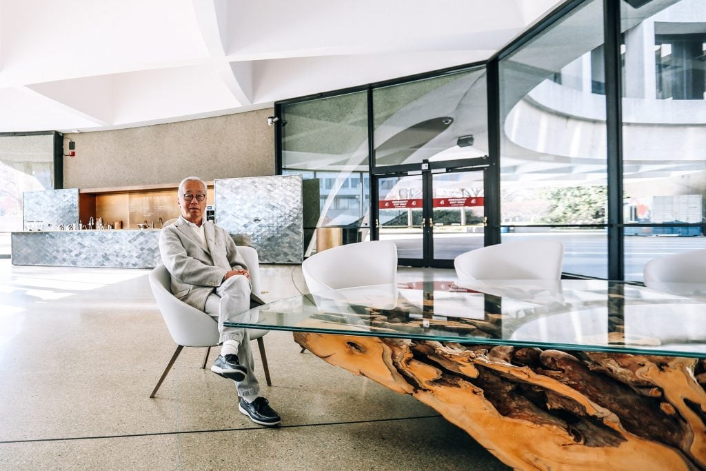 Hiroshi Sugimoto in lobby of the Hirshhorn Museum and Sculpture Garden. Photo: Farrah Skeiky.