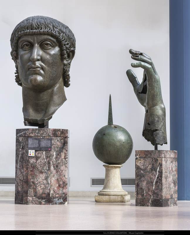 The hand of the colossus of Constantine from the Capitoline Museums and the bronze finger from the Louvre reunited. Photo by Zeno Colantoni, ©Musei Capitolini.