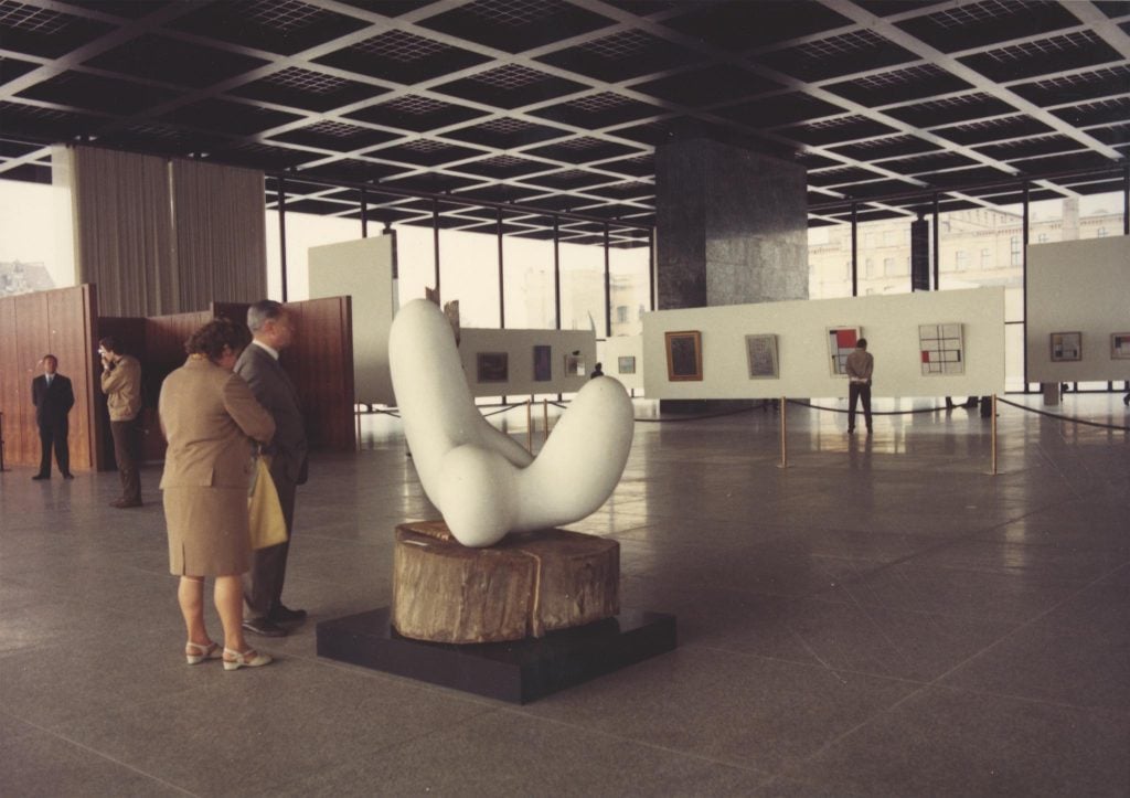 Exhibition hall during the opening in September 1968. © Landesarchiv Berlin. Photo: Horst Siegmann.