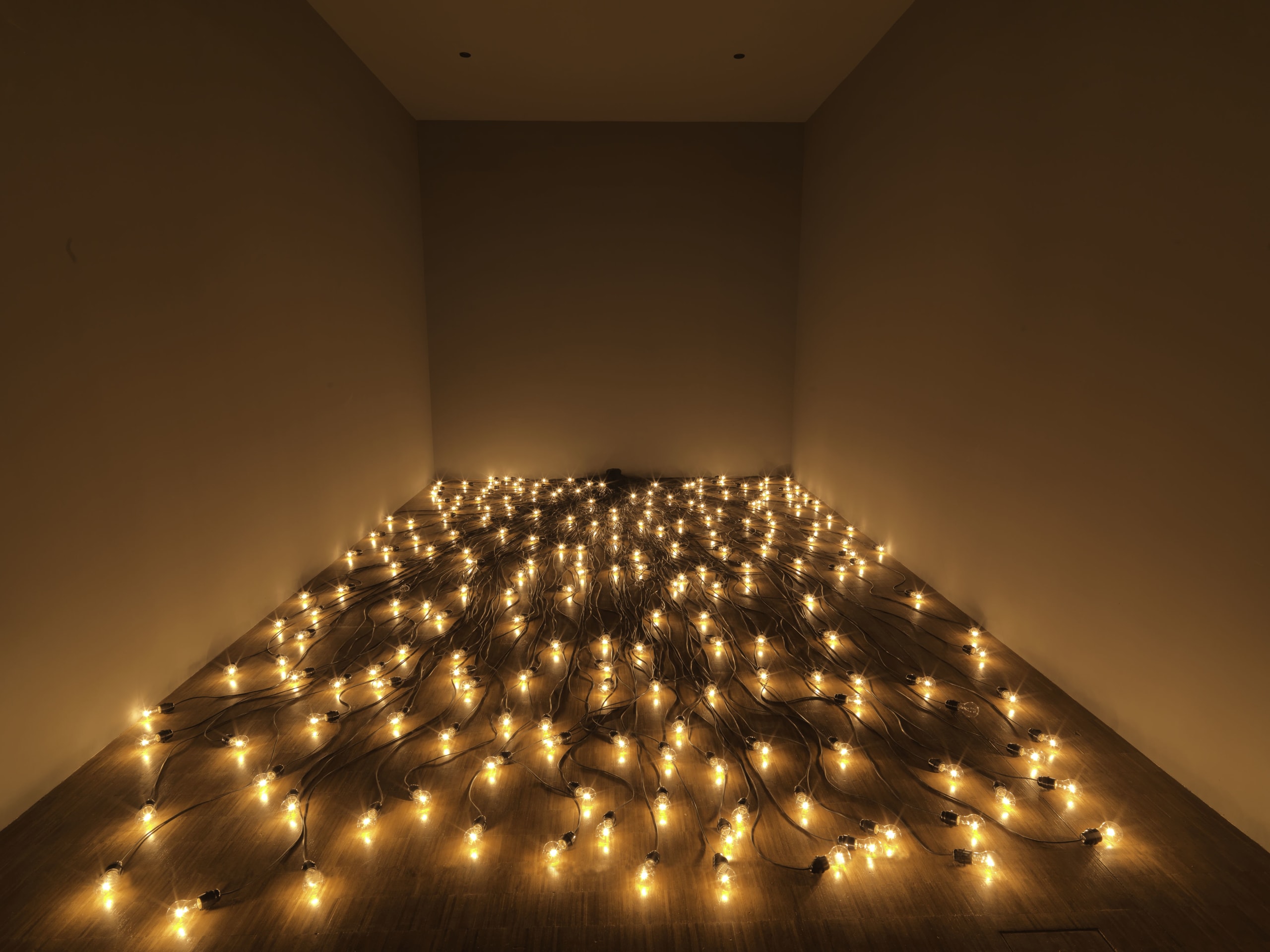 Christian Boltanski, Crépuscule (1996). Courtesy of ADAGP, Paris.