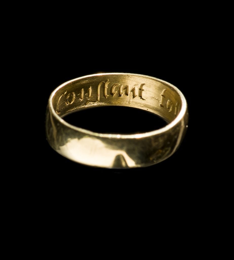Post medieval gold posy ring from Talgarth.© Amgueddfa Cymru–National Museum Wales.