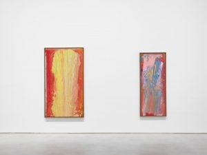 Installation view, "Frank Bowling – London / New York," Hauser & Wirth New York, 22nd Street, 2021. ©Frank Bowling. Courtesy the artist and Hauser & Wirth. Photo by Thomas Barratt.