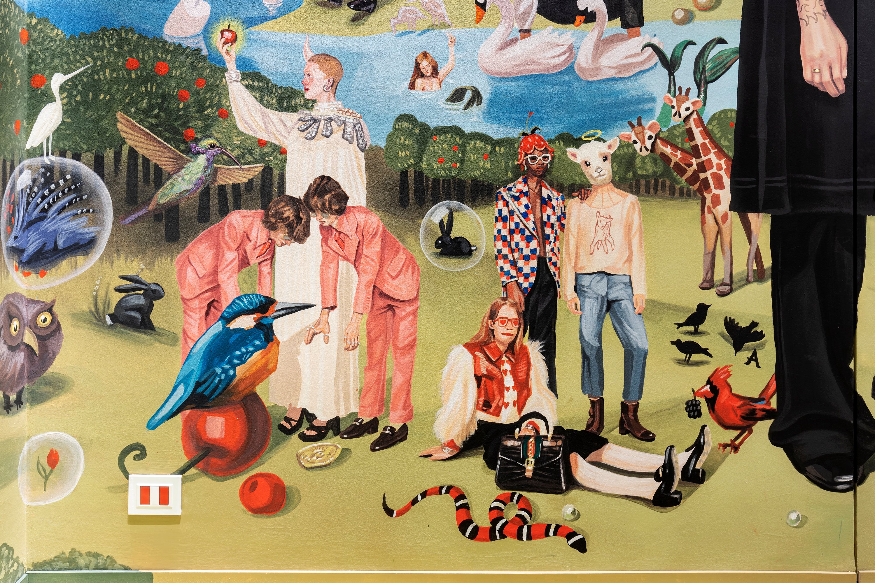 Gucci Unveils Outdoor Mural in New York City – WWD