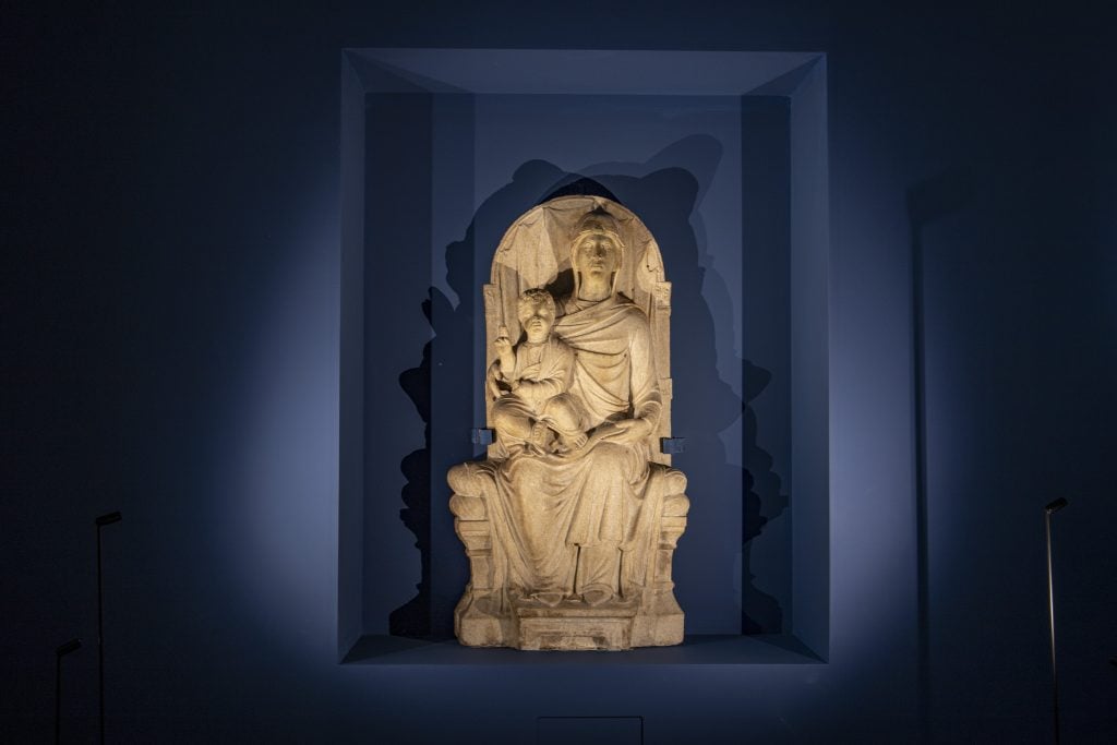 Venetian-Ravenna master from the late 13th-century, Madonna Enthroned with Child. Paris, Musée du Louvre, Département des Sculptures, don. Jean-Charles Davillier. Credit MAR - Museo d'Arte della città di Ravenna.